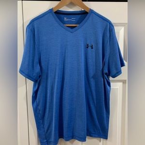 Under Armour Dri Fit V-neck SS tee. Excellent condition! Loose fit heat gear.